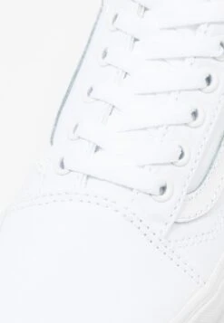 Vans Ua Old Skool Platform - Baskets Basses - True White -Chaussure Boutique 00e25eed624e432db073e22bd4355b86