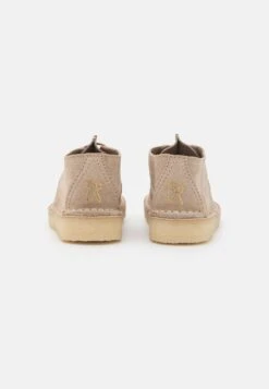 Clarks Originals Desert Trek - Chaussures À Lacets - Sand -Chaussure Boutique 194025c571ce4a629c250f6f450473b2