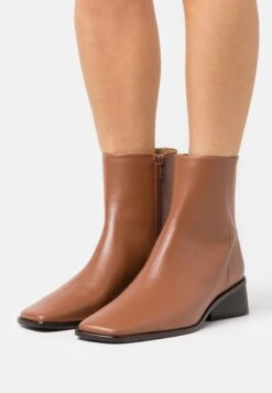 Rejina Pyo Rise Boot - Bottines - Brown