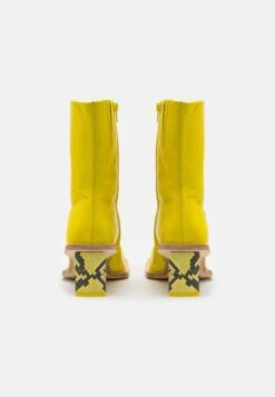 Miista Brenda Boots - Bottines - Yellow -Chaussure Boutique 5d9ec0d1ae8b4ff5953b17f7e97ffec5