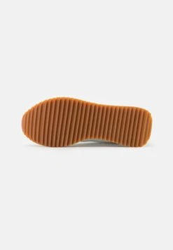 EA7 Emporio Armani Vintage Eagle Unisex - Baskets Basses - White/Black -Chaussure Boutique 5df7049c6637485180002dd392fdef3b