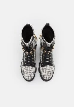 Guess Madox - Bottines À Lacets - Black/White 11 Guess Madox - Bottines À Lacets - Black/White -Chaussure Boutique 5e4fc1847e7241269a714ae6698f5bf8