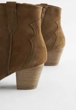 Next Forever Comfort Western Wide Fit - Santiags - Tan Brown -Chaussure Boutique 68e0dce3d72a4ded810a70b5cbd030aa