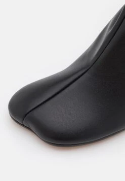 MM6 Maison Margiela Bottines - Black 13 MM6 Maison Margiela Bottines - Black -Chaussure Boutique 6d0795db4bac44b88d1355f70fbe0ec8