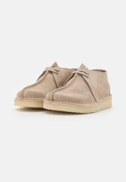 Clarks Originals Desert Trek - Chaussures À Lacets - Sand -Chaussure Boutique 6f7d0876c3c24d25a3984946a150c155