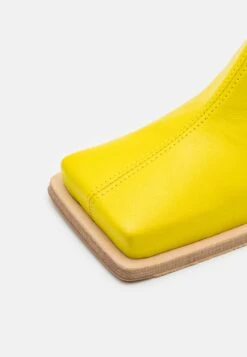 Miista Brenda Boots - Bottines - Yellow -Chaussure Boutique 702fd3ddf15546e498348040d2682b20
