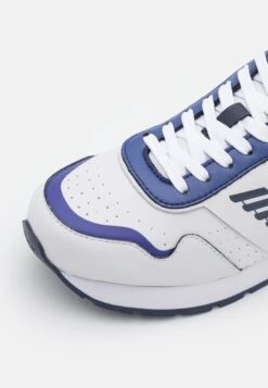 Emporio Armani Ally - Baskets Basses - Whit/Red/Amethyst 13 Emporio Armani Ally - Baskets Basses - Whit/Red/Amethyst -Chaussure Boutique 8b0e7ce795974563a58b1589c3d79ef8