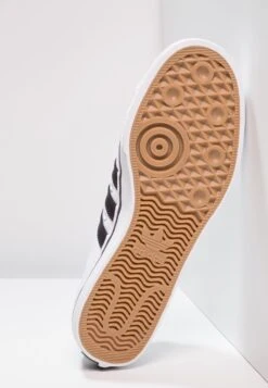 Adidas Originals Nizza - Baskets Basses - Ftwwht/Cblack/Ftwwht -Chaussure Boutique 8cf858ca197445b98e494c5d35aa460b