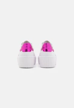 Gabor Baskets Basses - Weiss/Fuxia/Ice 9 Gabor Baskets Basses - Weiss/Fuxia/Ice -Chaussure Boutique 9a3b855e800e45638b681f9fad7aefb3