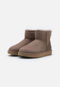 Ugg Classic Mini - Bottines - Caribou -Chaussure Boutique 9c65b76e6a15411b8691393e7d43c93a