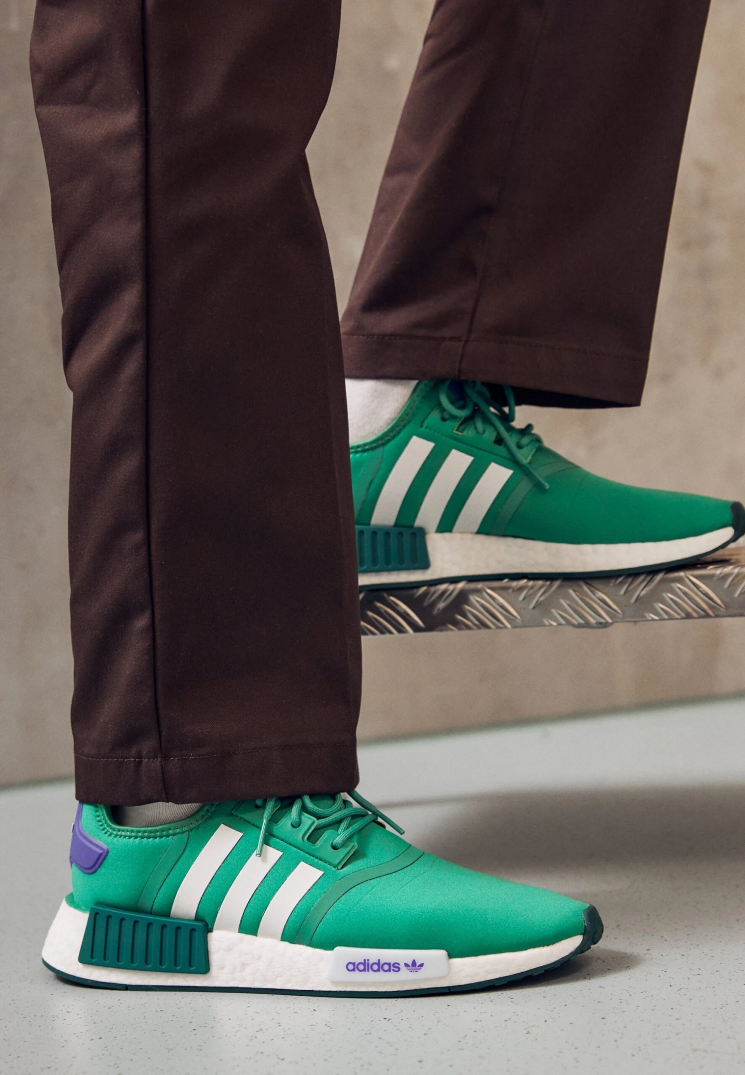 Adidas Originals Nmd_R1 Unisex - Baskets Basses - Semi Court Green/Footwear White/Collegiate Green 2 Adidas Originals Nmd_R1 Unisex - Baskets Basses - Semi Court Green/Footwear White/Collegiate Green – Image 2