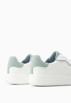 BERSHKA Contrast Details - Baskets Basses - White 11 BERSHKA Contrast Details - Baskets Basses - White -Chaussure Boutique c287985f641c412999ed8a3aad1d51b2