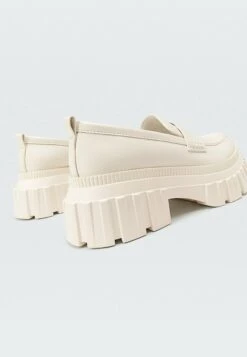 Stradivarius Mocassins - Off-White -Chaussure Boutique e6e6ee3262c04cb99effcd483605ae11