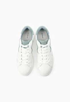 BERSHKA Contrast Details - Baskets Basses - White 10 BERSHKA Contrast Details - Baskets Basses - White -Chaussure Boutique f4fea6ff3783449db7bc39cf3efe94e7